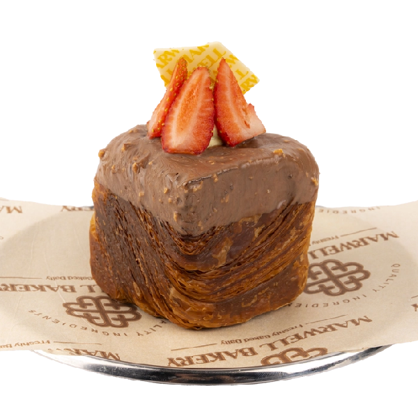 ÇİLEKLİ KÜP KRUVASAN